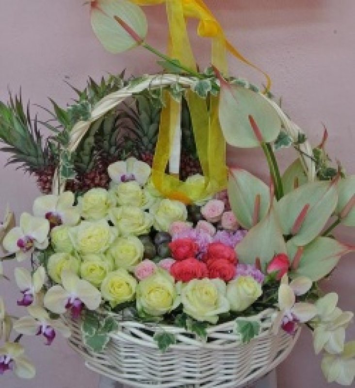 画像1: 豪華フラワーバスケット【予算15000円】 (1)