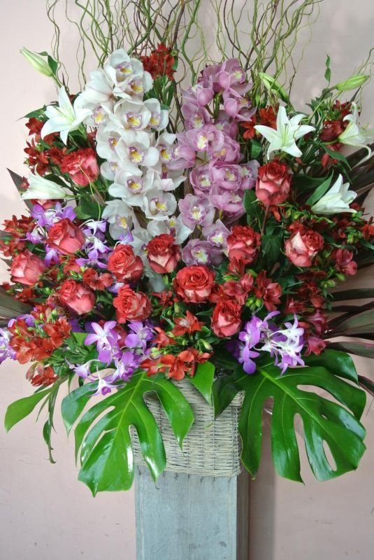 画像1: スタンド花　お任せ　1段　【予算　25000円】 (1)