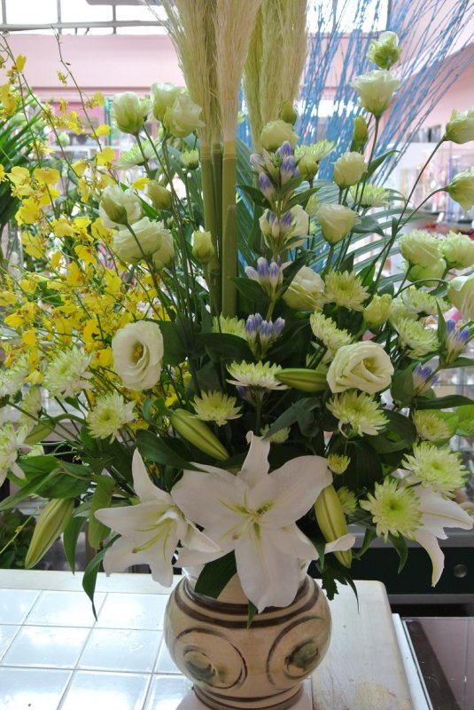 画像1: 花お任せ　壺活け【予算15000円】沖縄の花屋アレンジマニア (1)