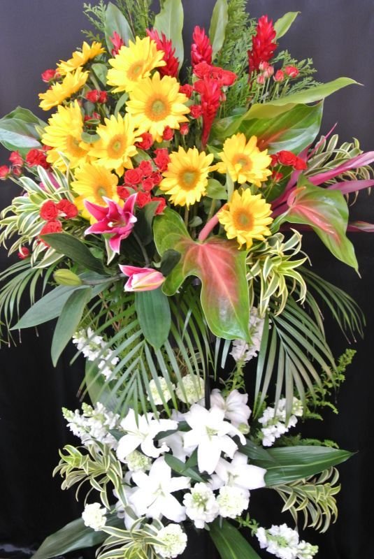 画像1: スタンド花　季節のお花お任せ　２段【予算20000円】黄色/白 (1)
