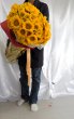 画像2: 沖縄でプロポーズに贈る　ヒマワリ　108本の花束【税込み43200円】 (2)