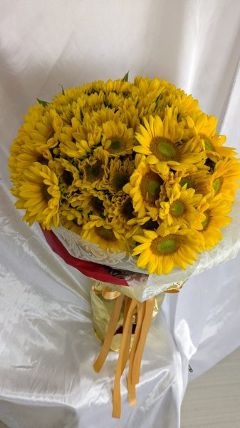 ヒマワリ108本の花束